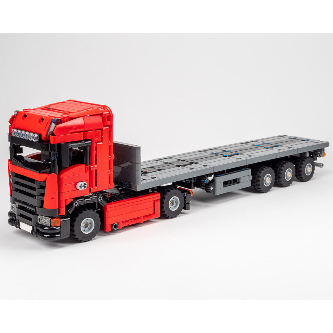 MOC-252296 European Cab-Over Heavy Truck & Self-Steering 3-Axle Trailer Building Blocks