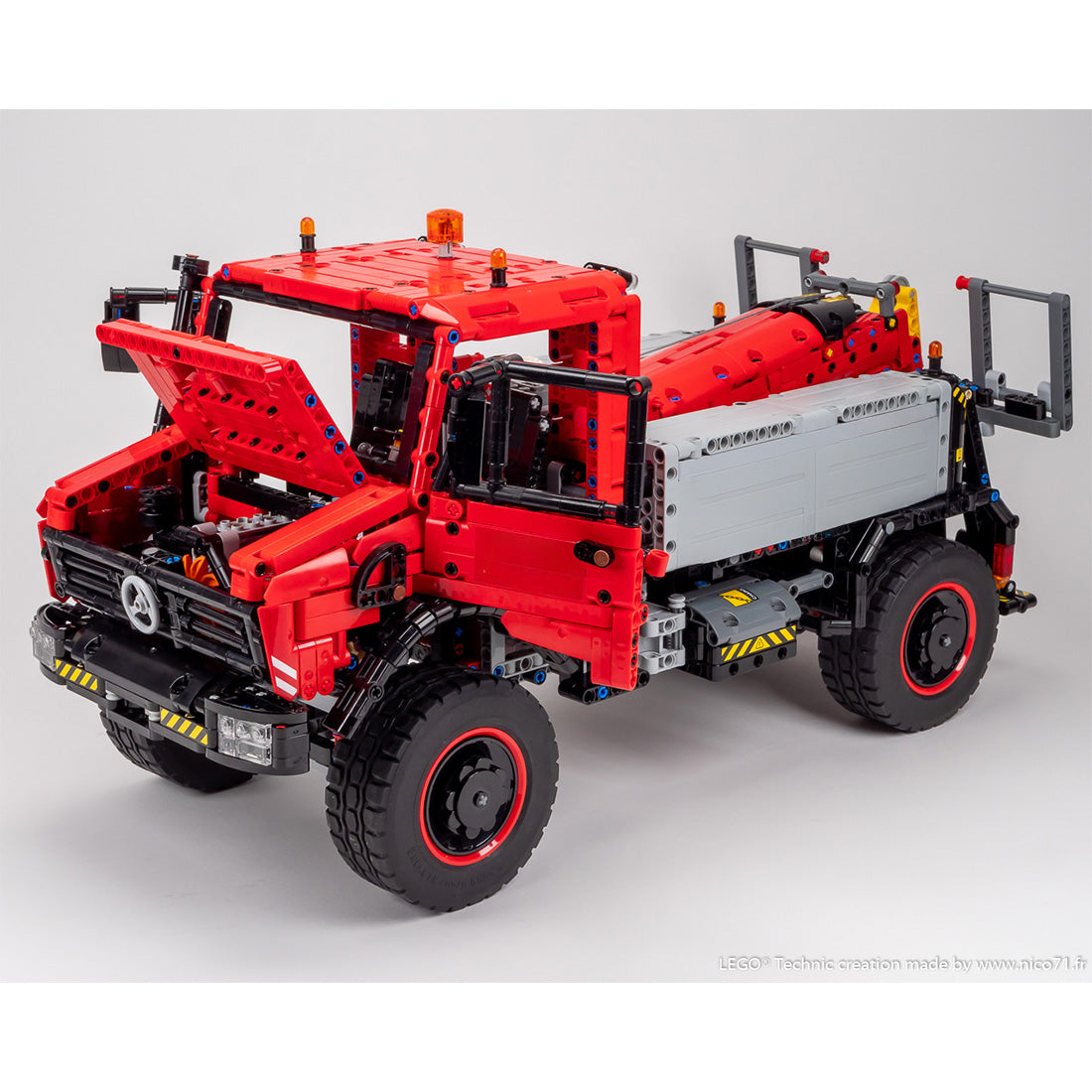 MOC-267088 Unimog Tow Truck 1:10 Scale 4x4 Heavy Tow Truck Building Blocks