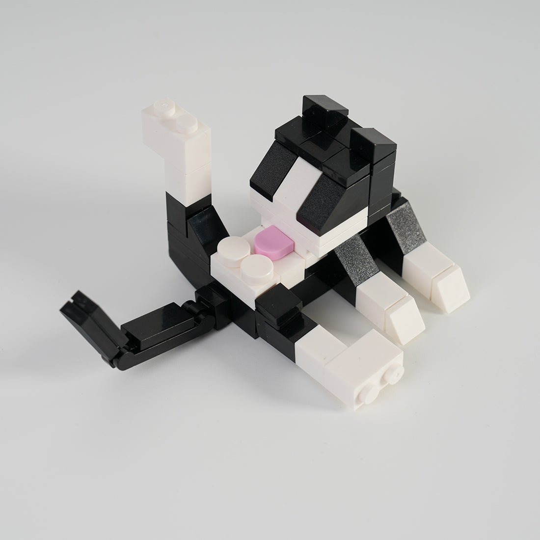 Black & White Grooming Kitten Building Blocks - LesDiy -