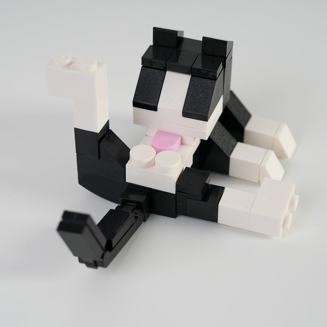 Black & White Grooming Kitten Building Blocks - LesDiy -