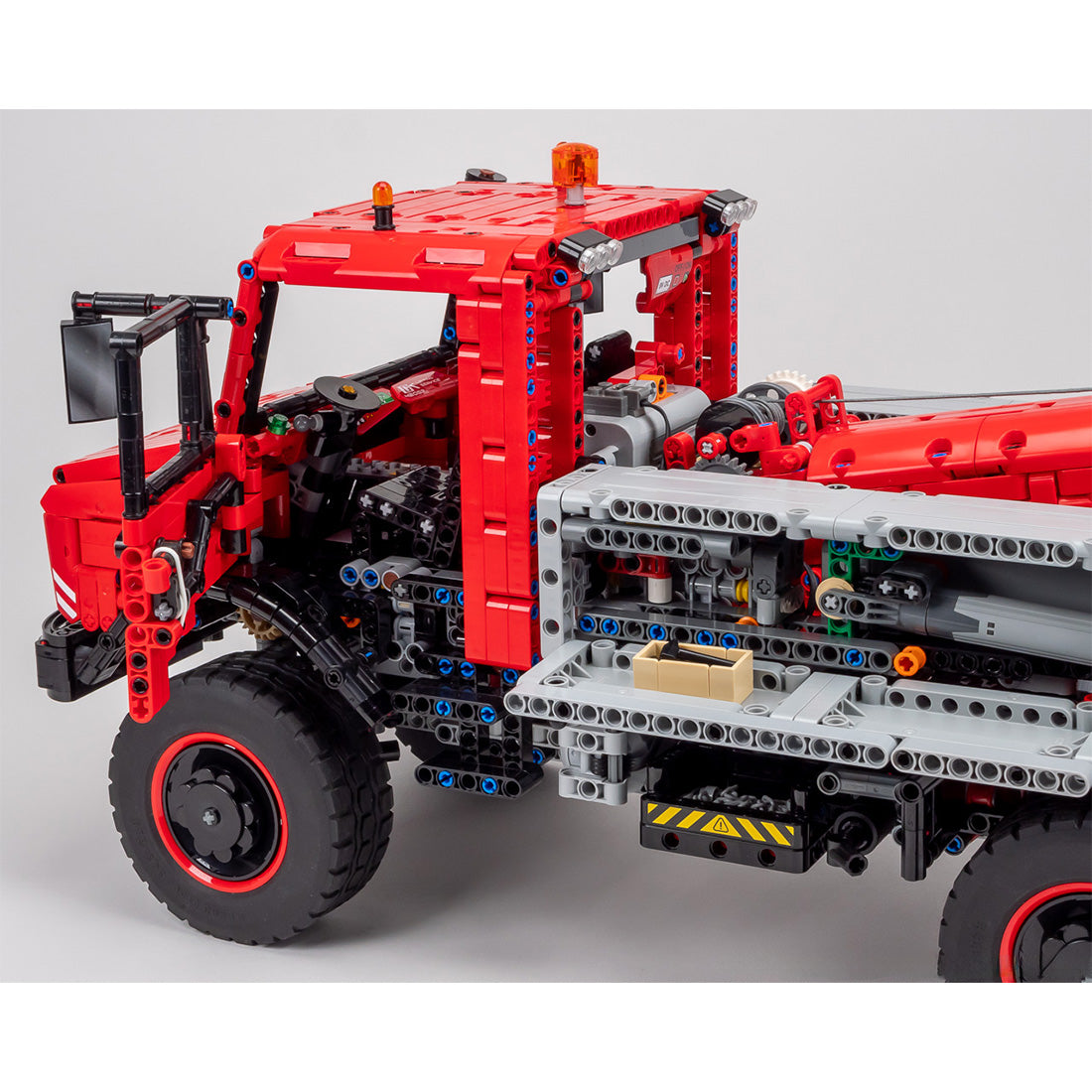 MOC-267088 Unimog Tow Truck 1:10 Scale 4x4 Heavy Tow Truck Building Blocks