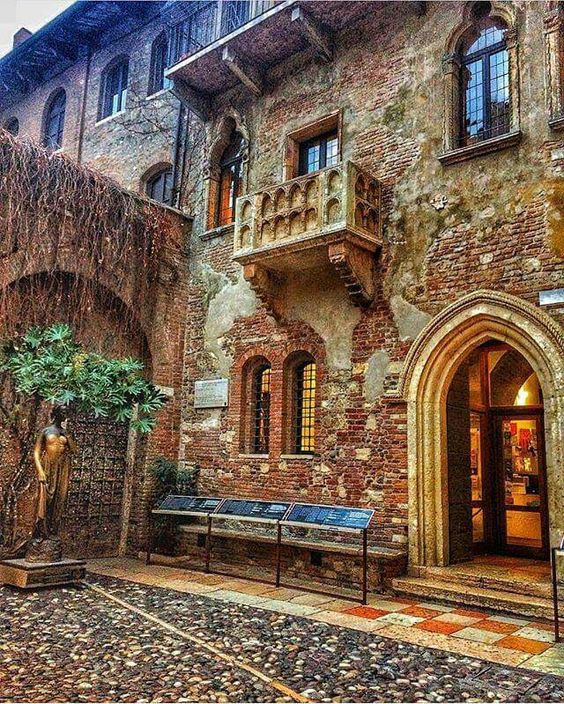 MOC - 131698 Balcony of Juliet European Town - LesDiy -