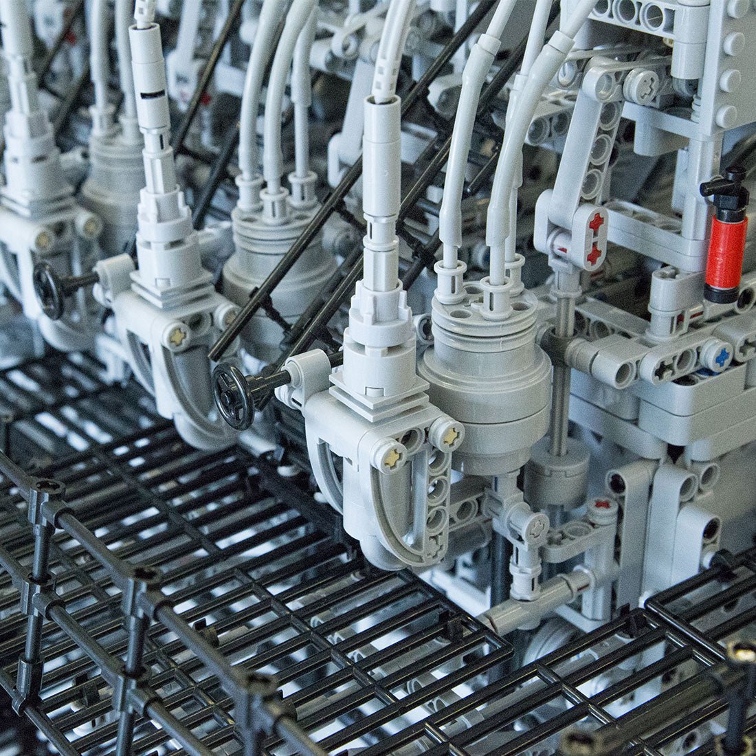 MOC - 141278 1/17 Scale 2 - Stroke Marine Diesel Engine - LesDiy -