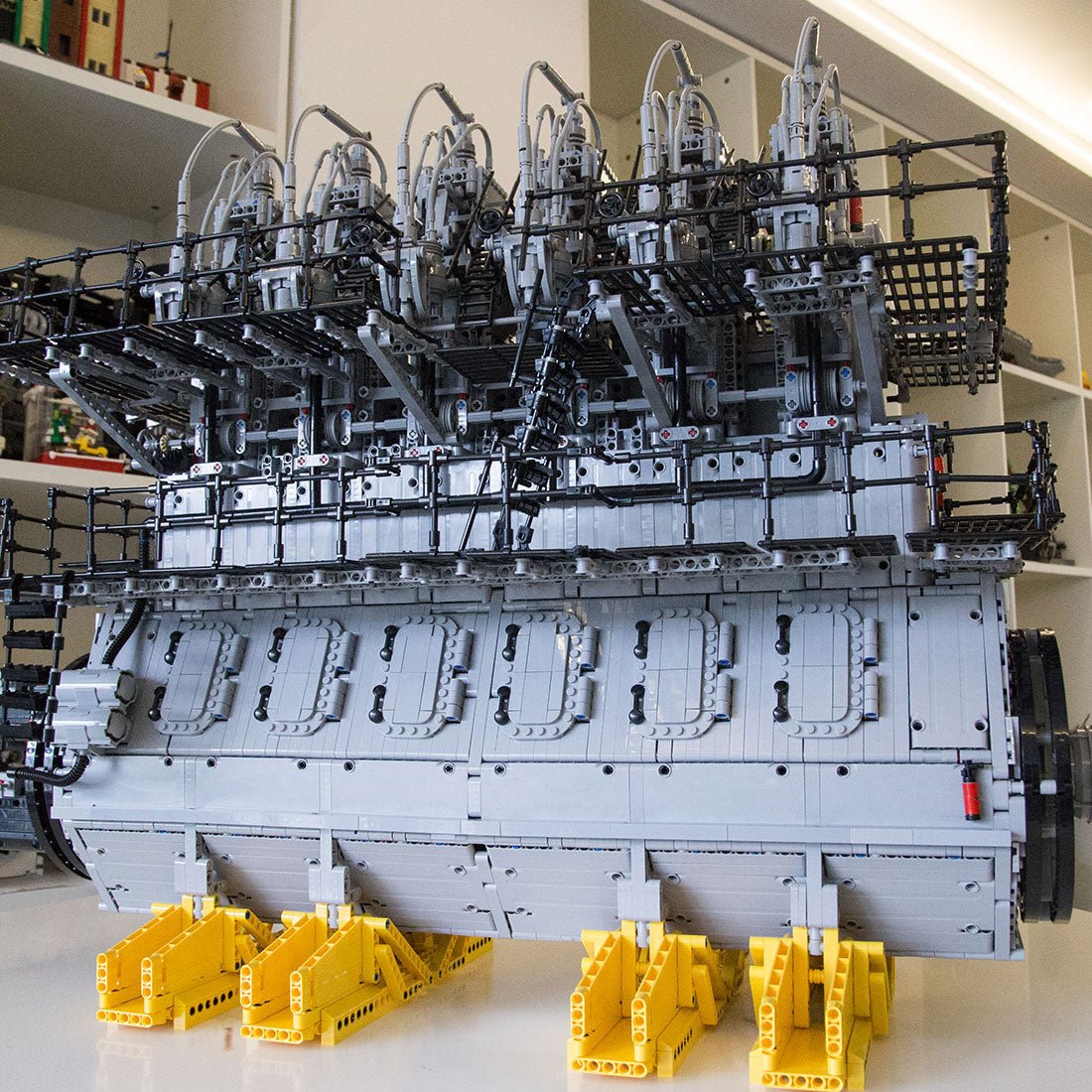 MOC - 141278 1/17 Scale 2 - Stroke Marine Diesel Engine - LesDiy -