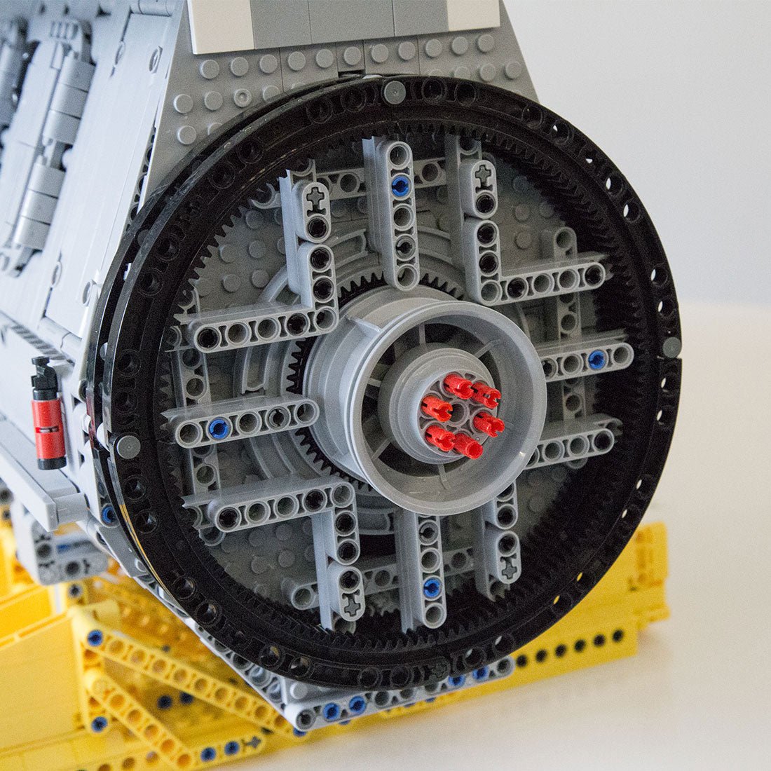 MOC - 141278 1/17 Scale 2 - Stroke Marine Diesel Engine - LesDiy -