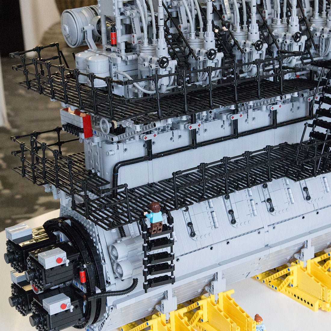 MOC - 141278 1/17 Scale 2 - Stroke Marine Diesel Engine - LesDiy -