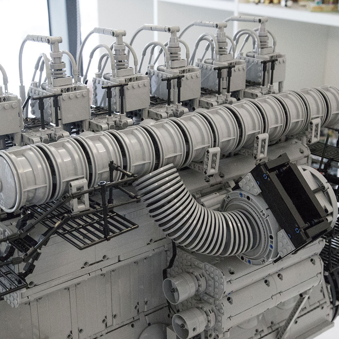 MOC - 141278 1/17 Scale 2 - Stroke Marine Diesel Engine - LesDiy -