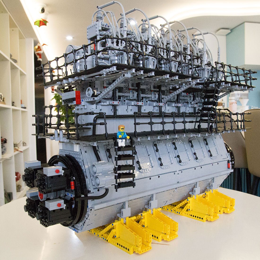 MOC - 141278 1/17 Scale 2 - Stroke Marine Diesel Engine - LesDiy -