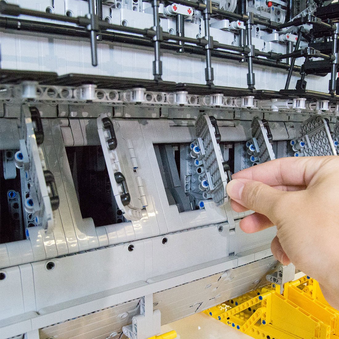 MOC - 141278 1/17 Scale 2 - Stroke Marine Diesel Engine - LesDiy -