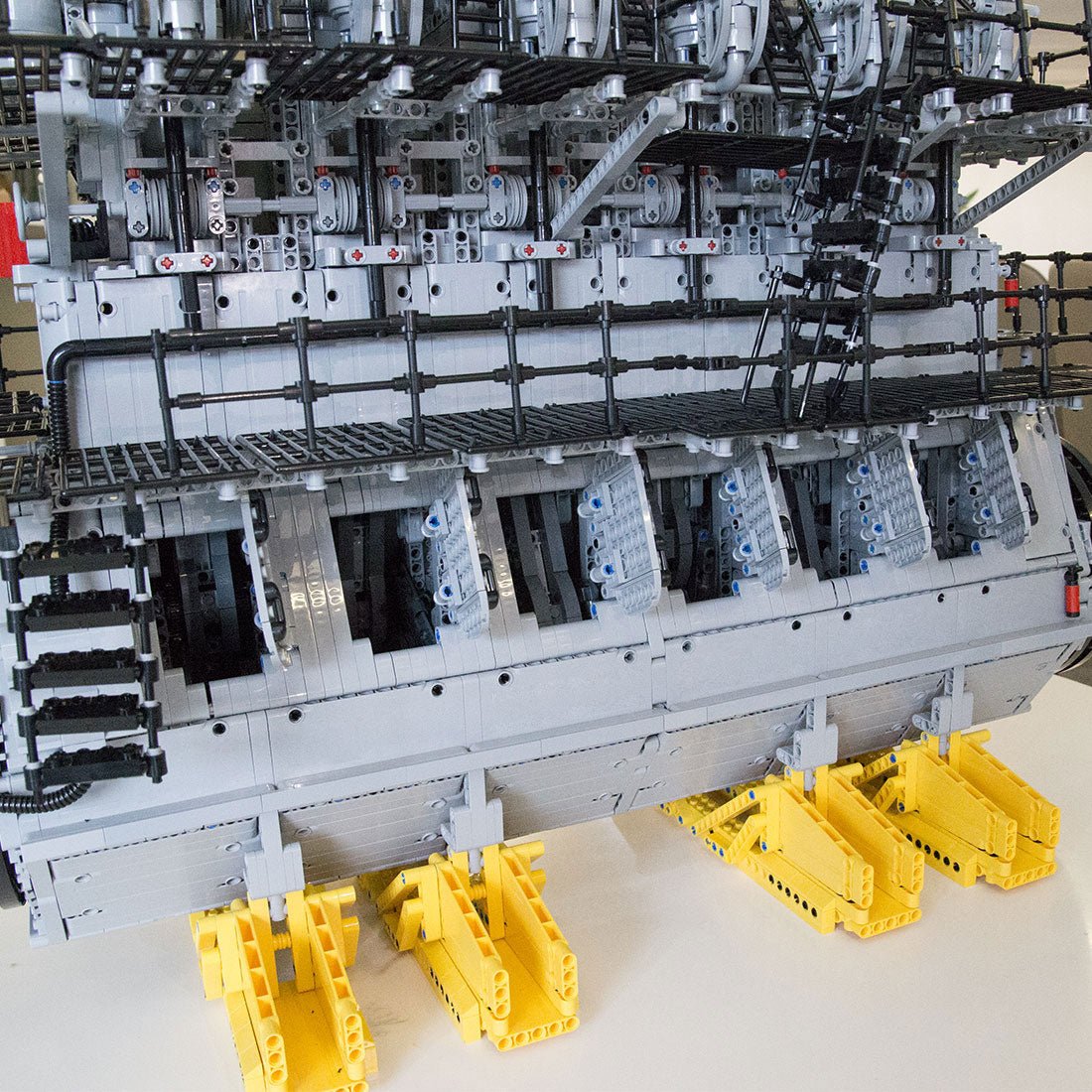 MOC - 141278 1/17 Scale 2 - Stroke Marine Diesel Engine - LesDiy -