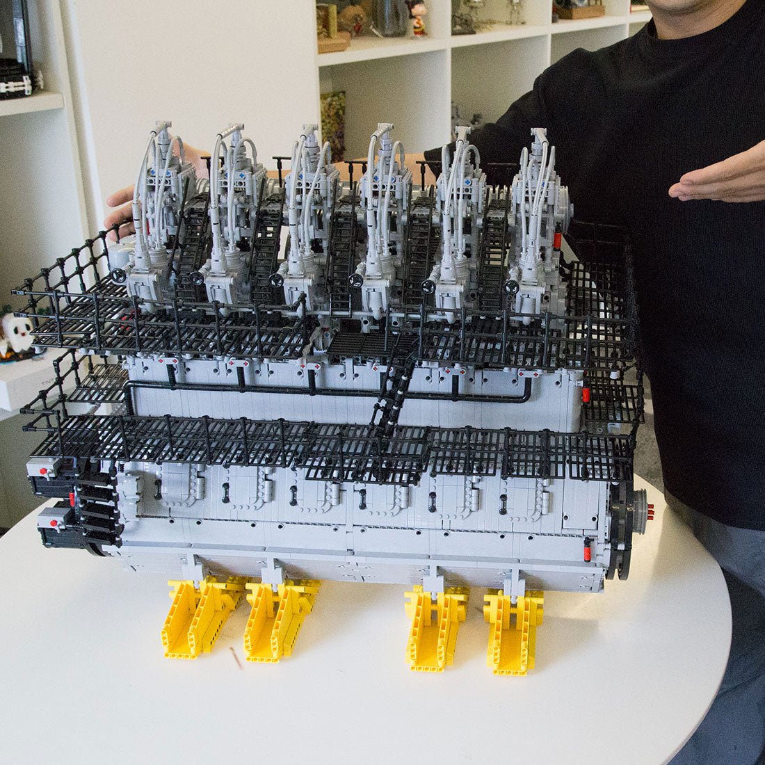 MOC - 141278 1/17 Scale 2 - Stroke Marine Diesel Engine - LesDiy -