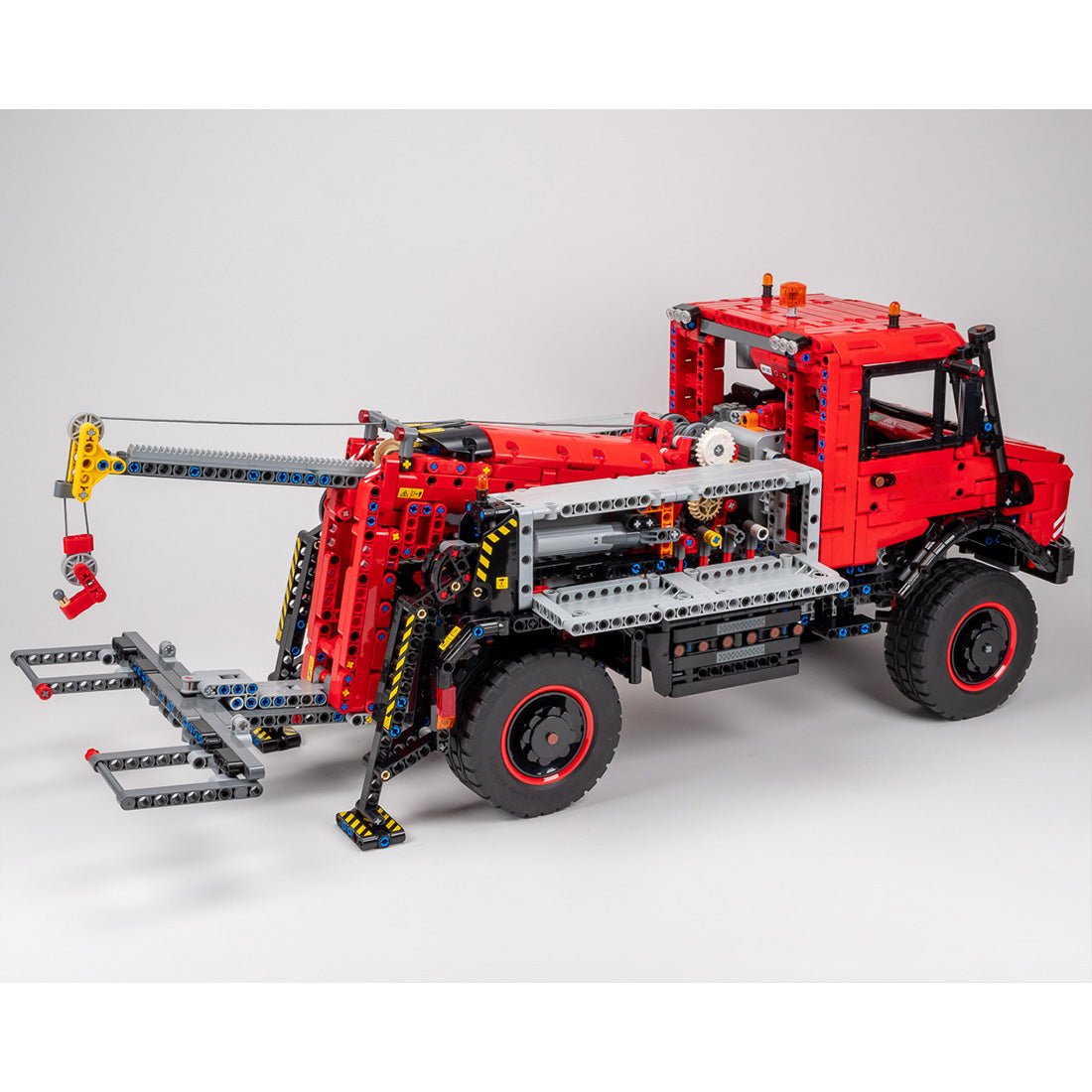 MOC-267088 Unimog Tow Truck 1:10 Scale 4x4 Heavy Tow Truck Building Blocks-LesDiy-MOC-