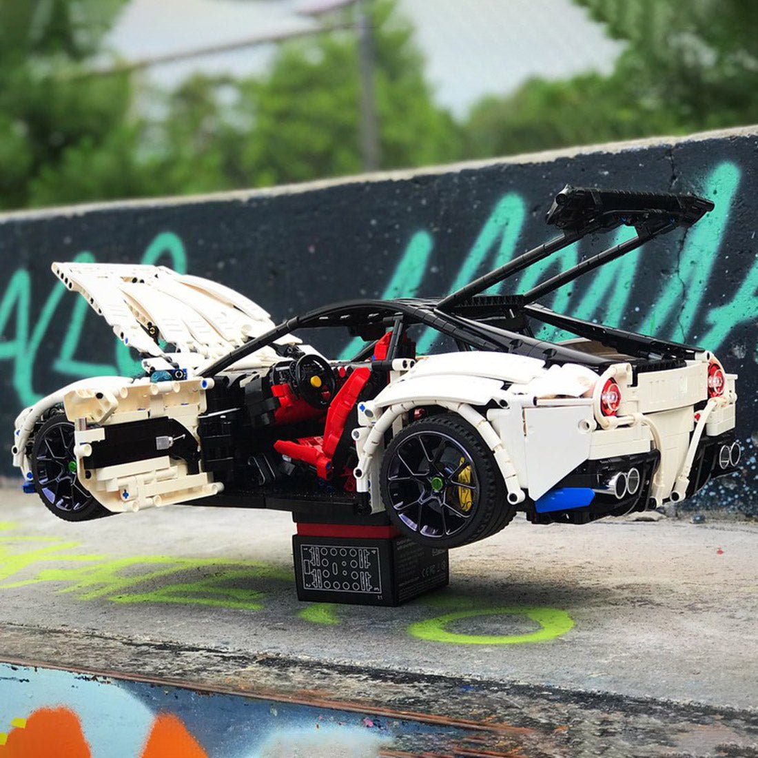 MOC - 41271 Ferrari F12 - Dynamic - LesDiy -