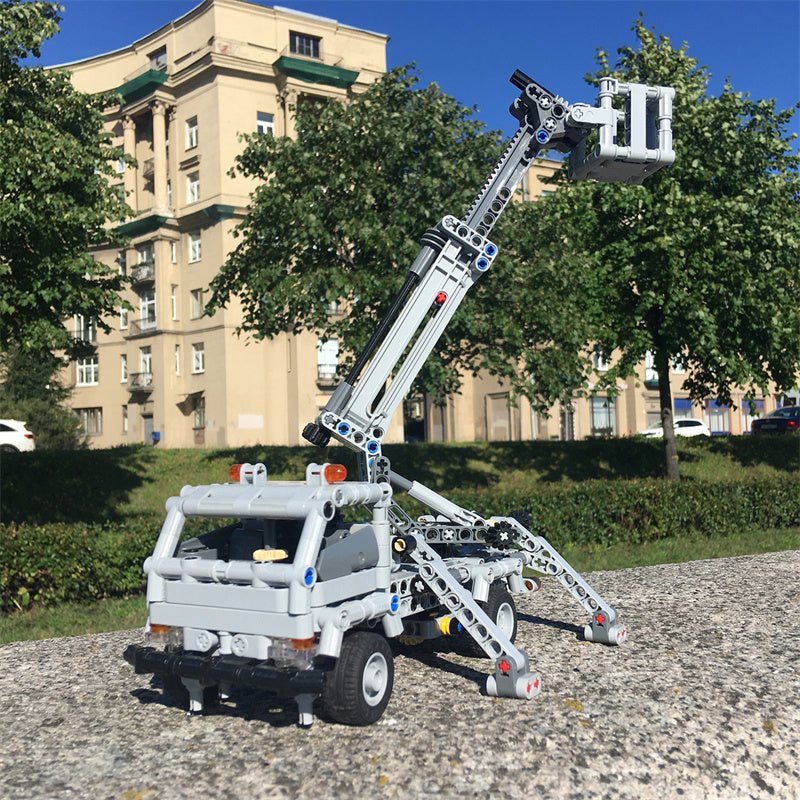 MOC - 51575 Cherry Picker Truck - LesDiy -