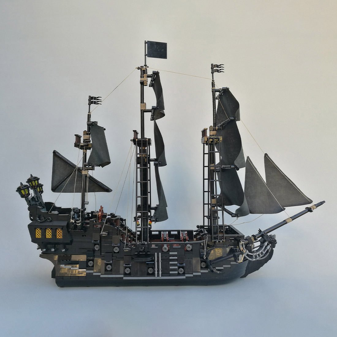 The Black Pearl Medieval Pirate Ship Building Blocks (No sail) - LesDiy -