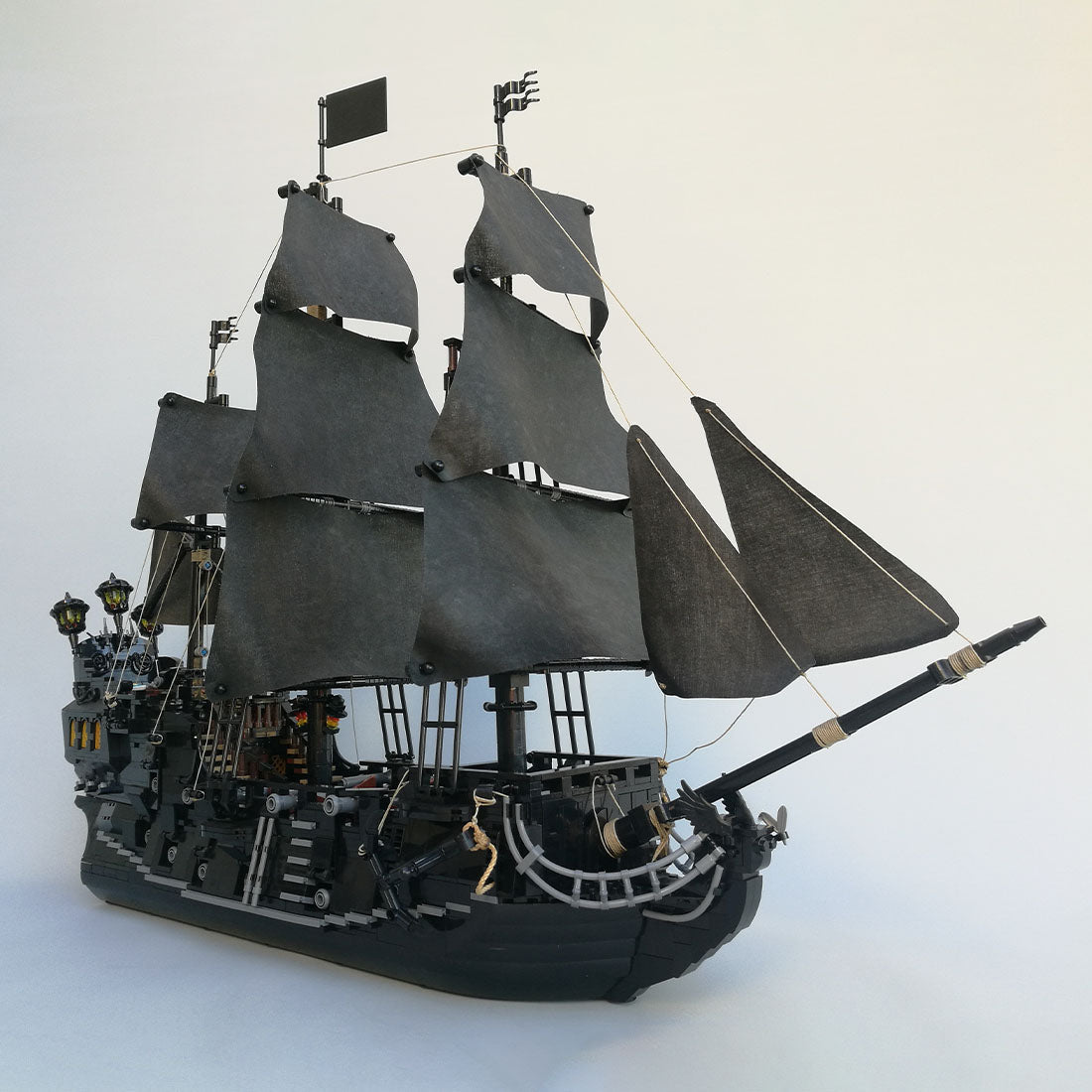 The Black Pearl Medieval Pirate Ship Building Blocks (No sail) - LesDiy -