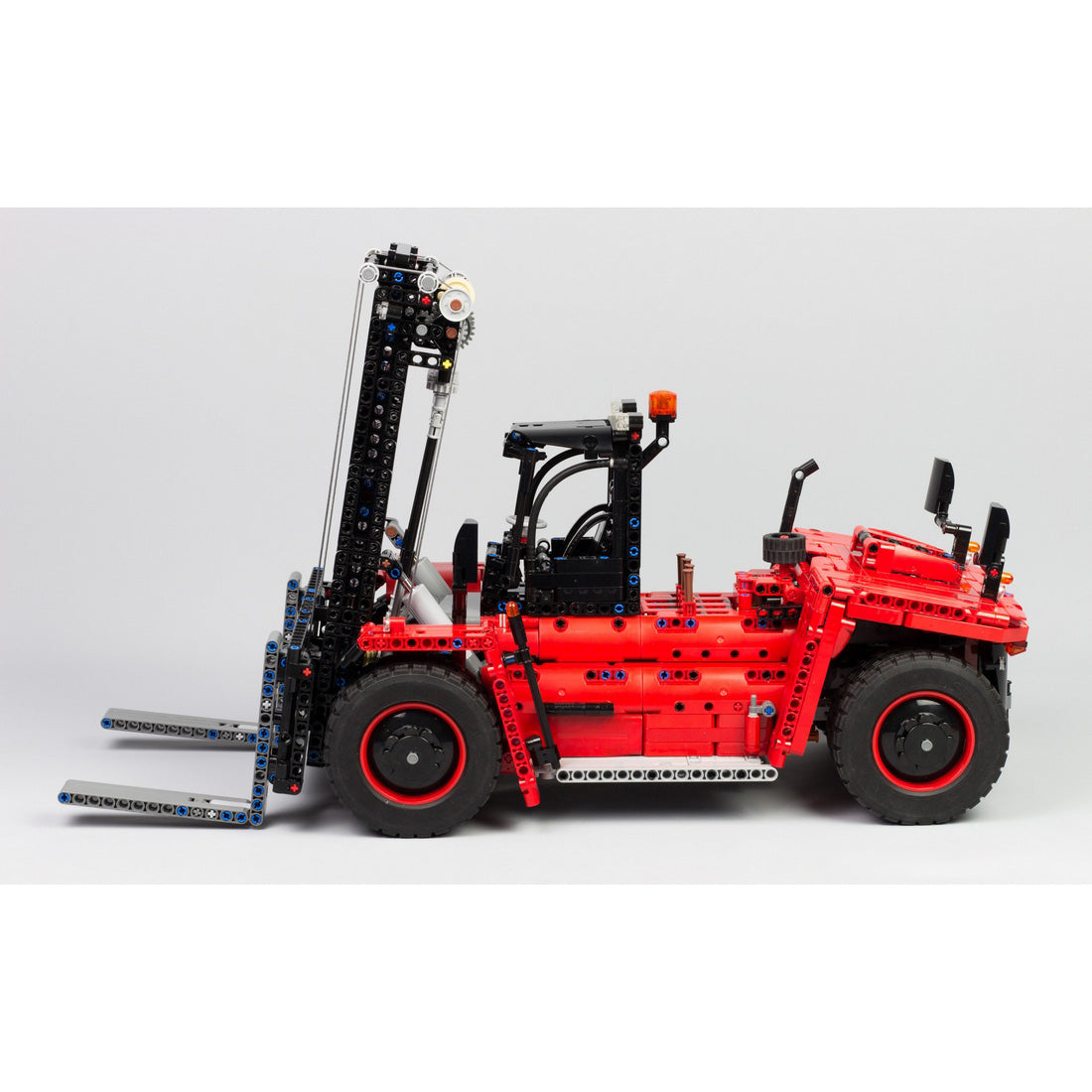 MOC-27807 Model D Heavy-Duty Forklift Building Blocks