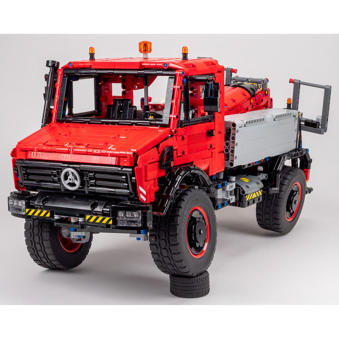 MOC-267088 Unimog Tow Truck 1:10 Scale 4x4 Heavy Tow Truck Building Blocks