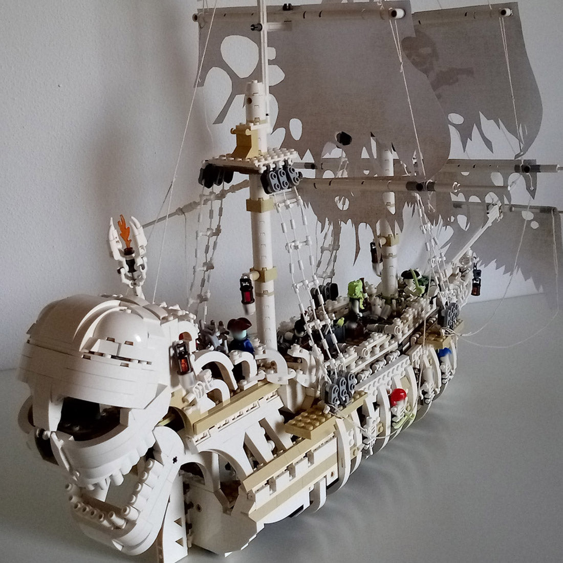 MOC-110420 The Terrifying Charon's Chest Pirate Ship Building Blocks