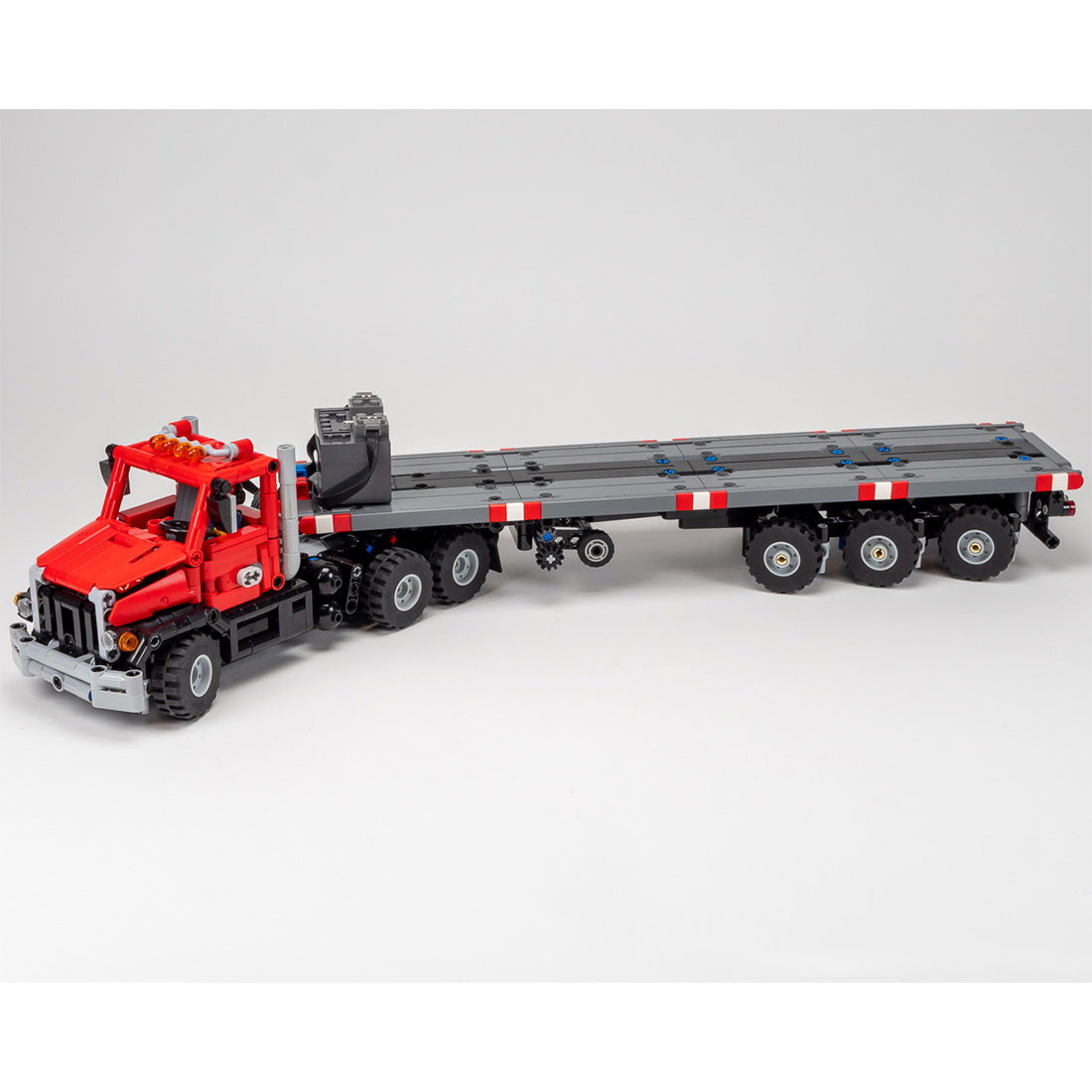 MOC-246143 American Heavy-Duty Truck & Self-Steering 3-Axle Trailer Building Blocks
