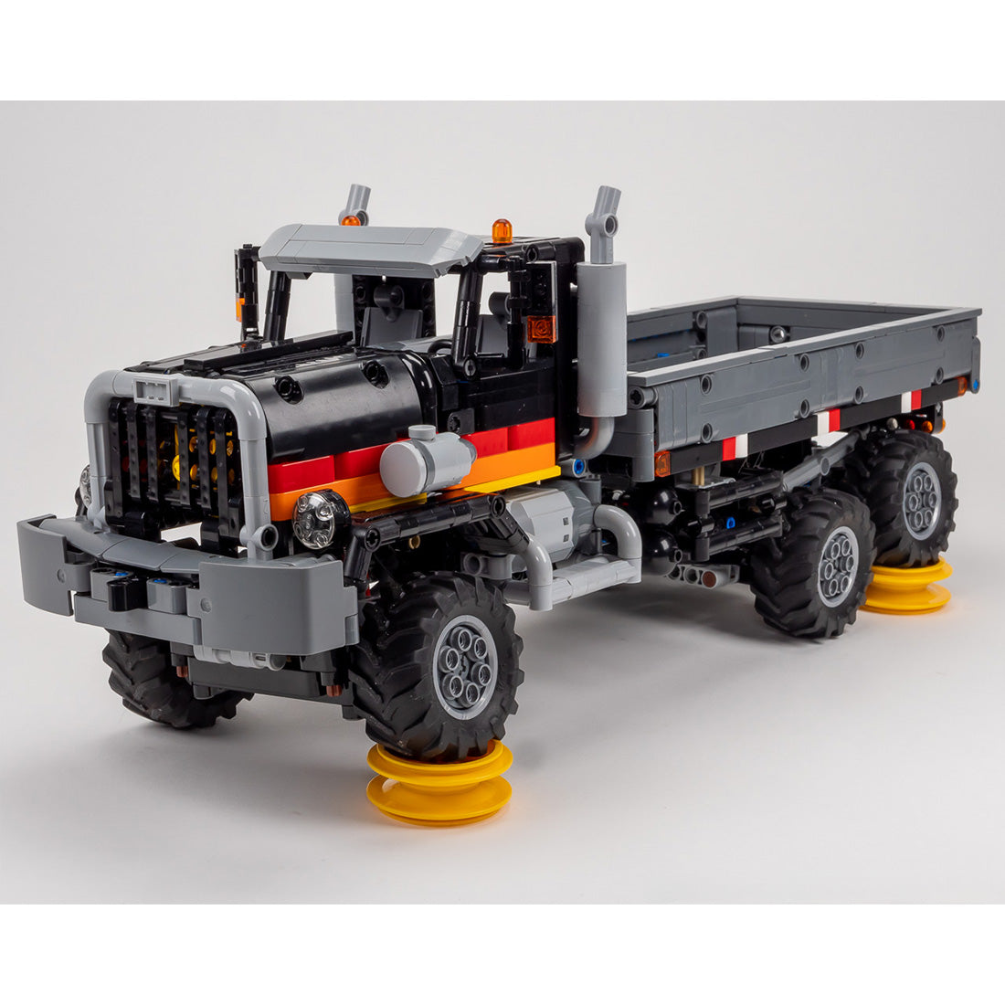 MOC-219862 6x6 Off-Road Retro Truck 1:20 Scale Building Blocks