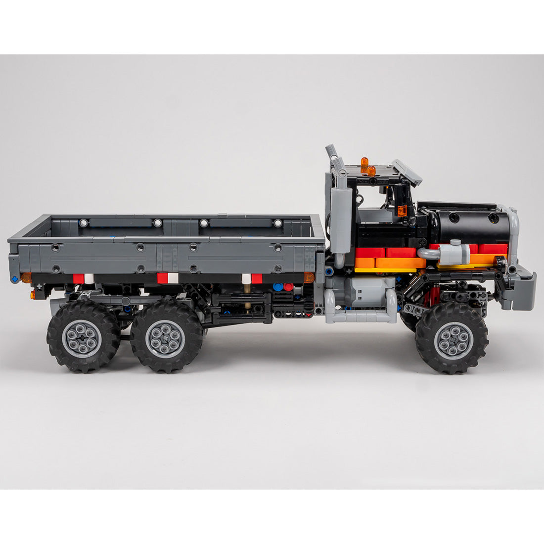 MOC-219862 6x6 Off-Road Retro Truck 1:20 Scale Building Blocks