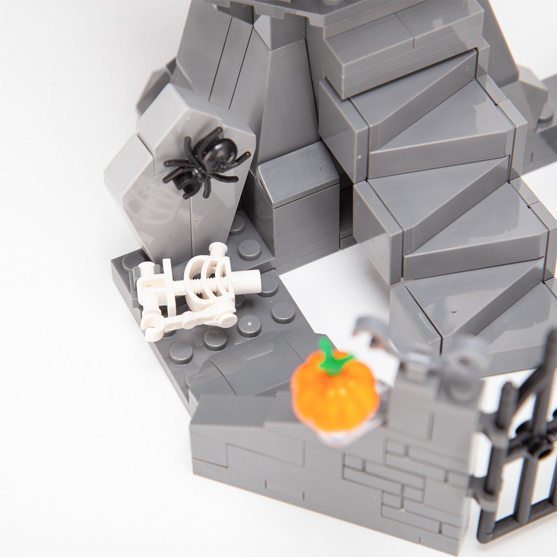 Halloween - Themed Dark Horror Cabin Building Blocks