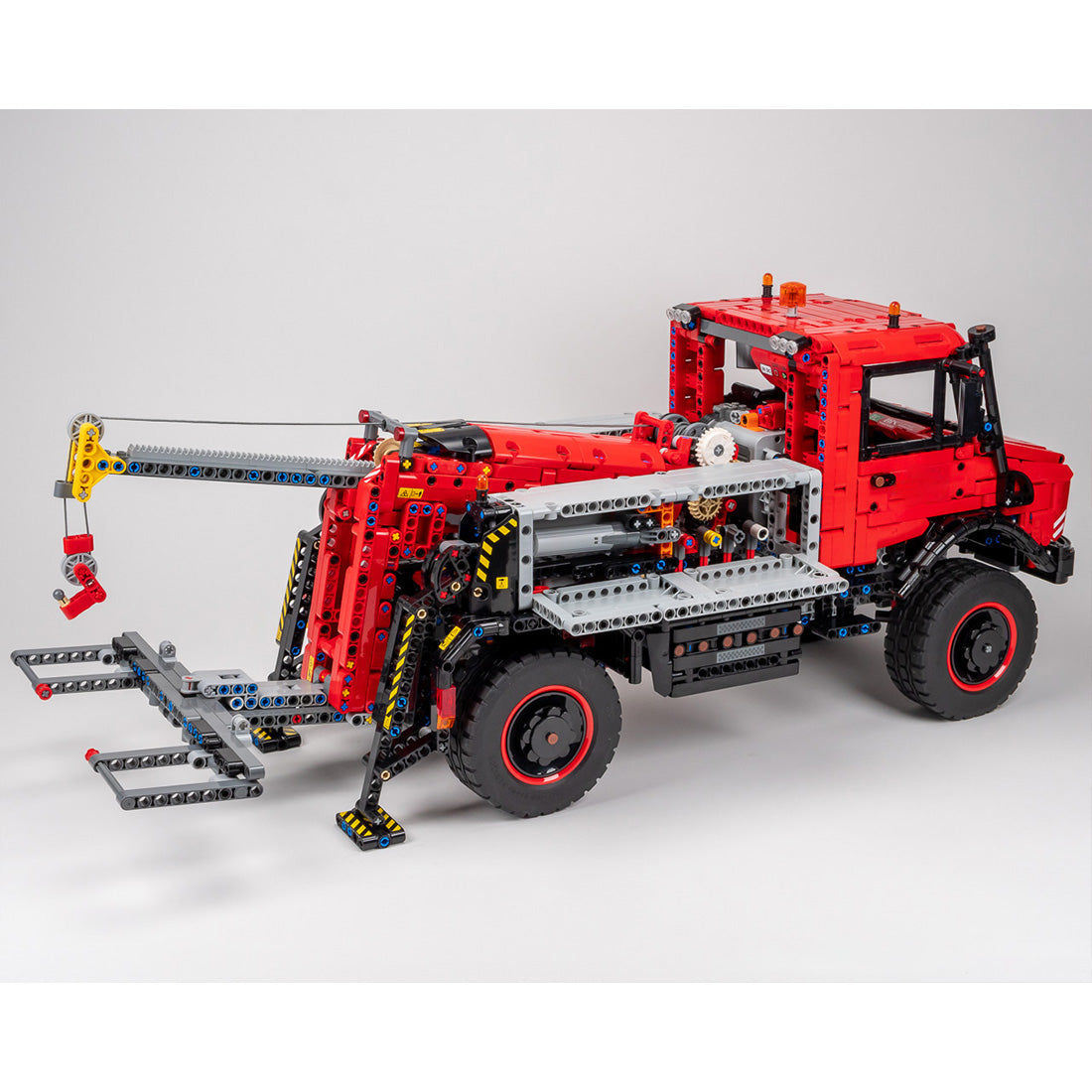 MOC-267088 Unimog Tow Truck 1:10 Scale 4x4 Heavy Tow Truck Building Blocks