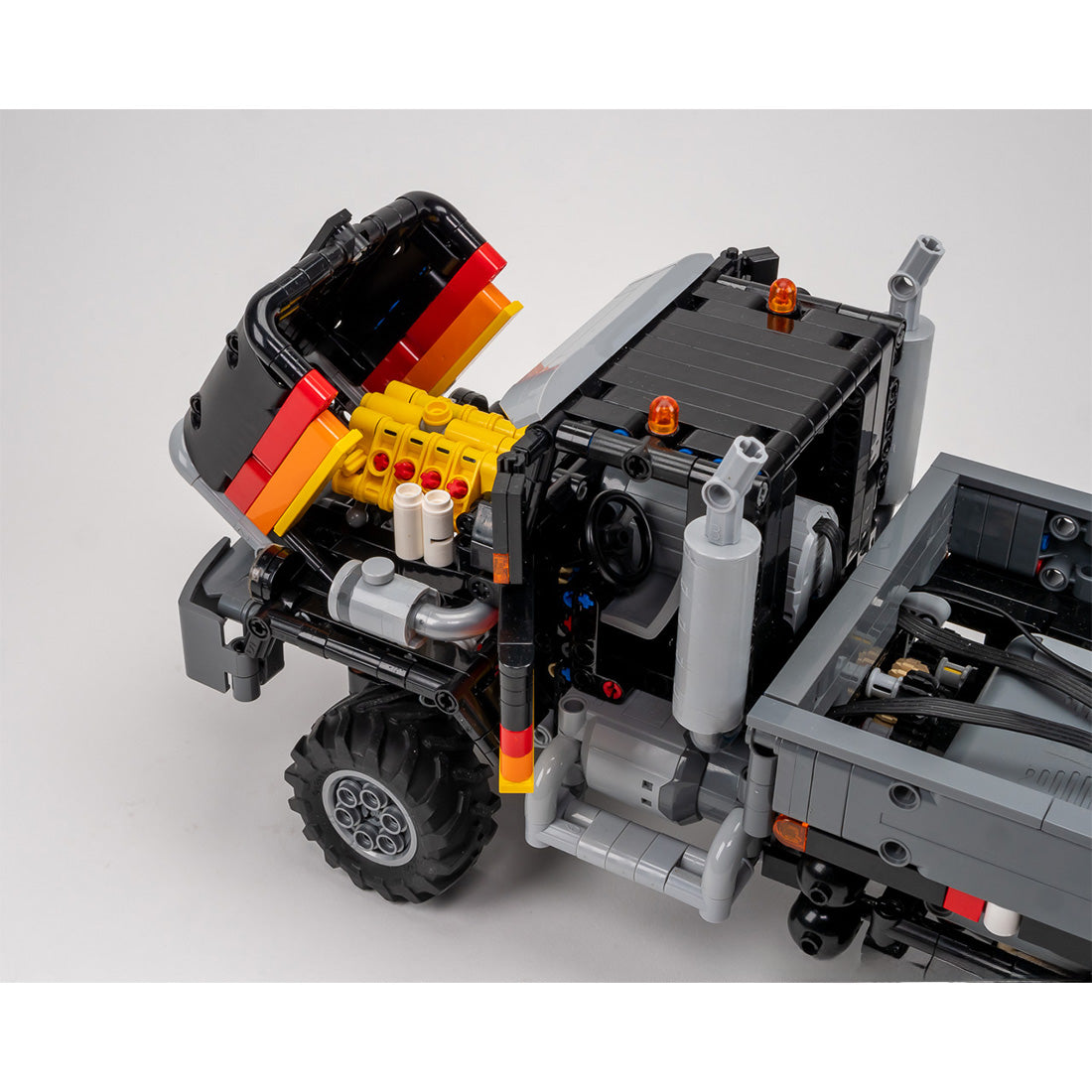 MOC-219862 6x6 Off-Road Retro Truck 1:20 Scale Building Blocks