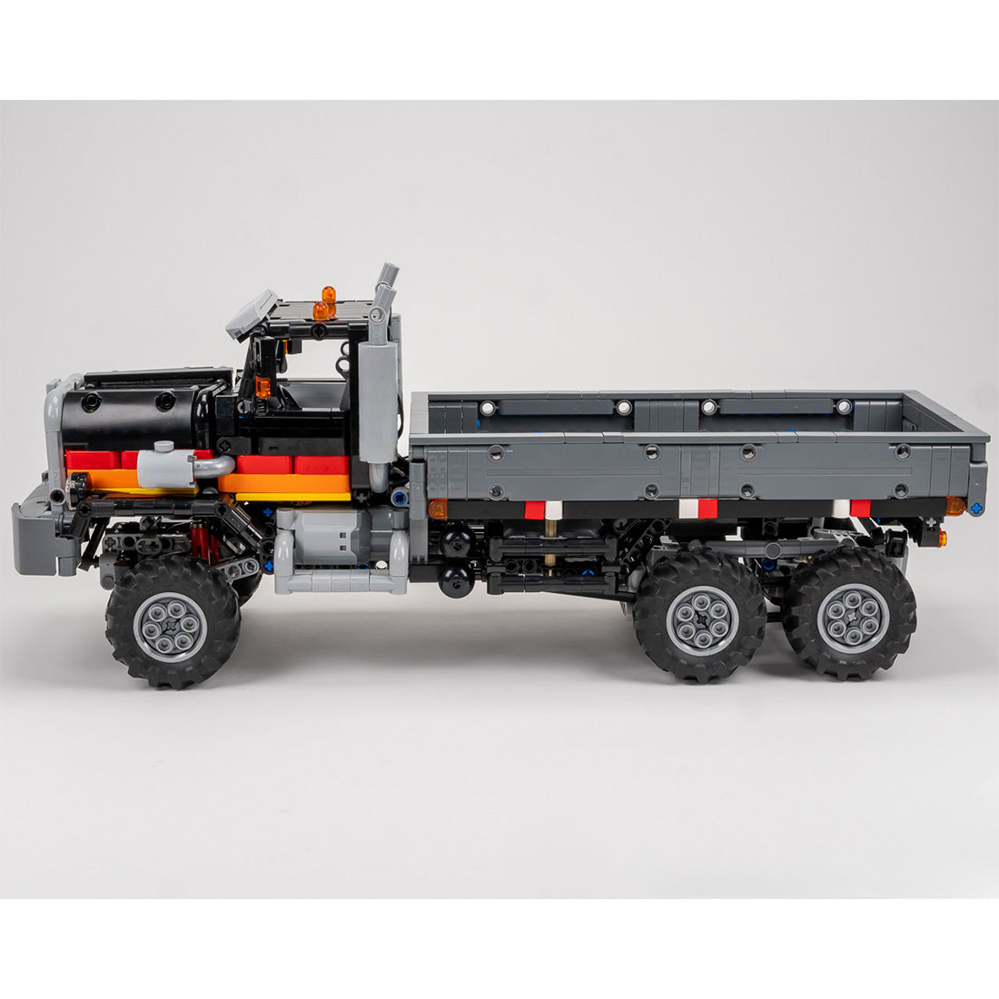 MOC-219862 6x6 Off-Road Retro Truck 1:20 Scale Building Blocks