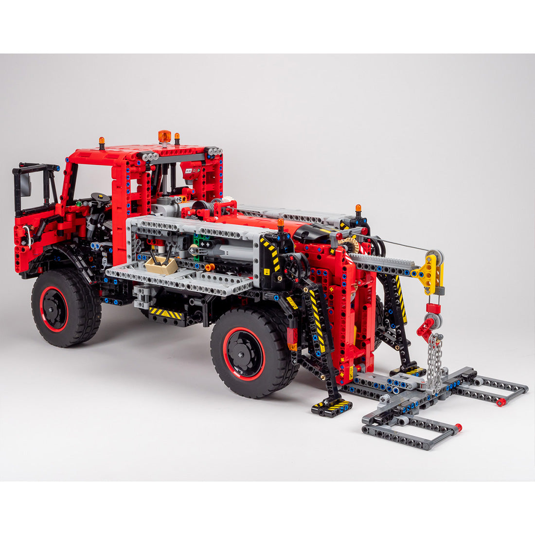 MOC-267088 Unimog Tow Truck 1:10 Scale 4x4 Heavy Tow Truck Building Blocks