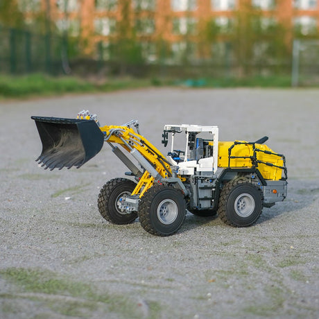 MOC - 144746 Liebherr L580 XPower: The Ultimate Lego Loader Building Blocks - LesDiy - 