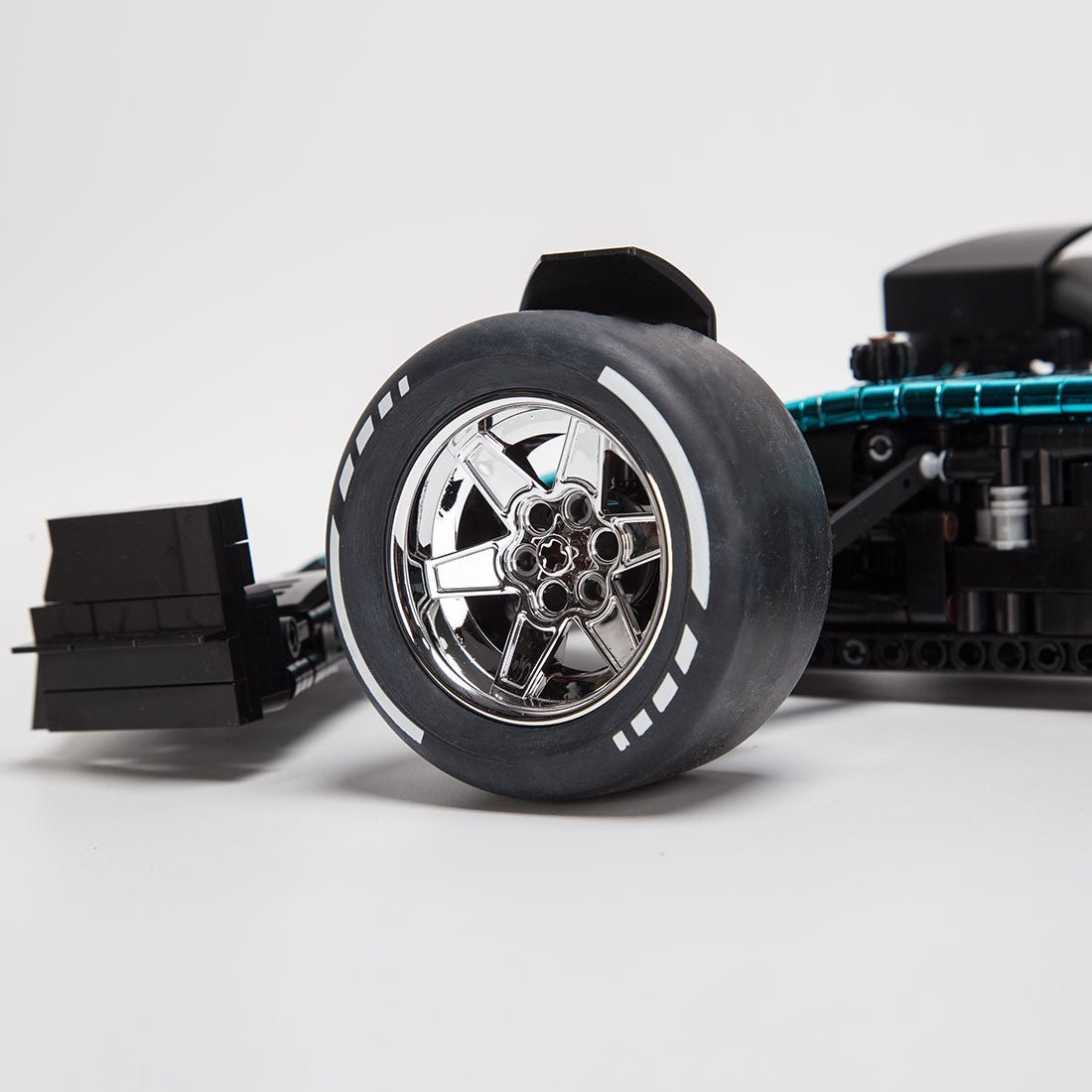 MOC - 158977 AMR23 Electric Plating Exterior Track Racing Car - LesDiy - 