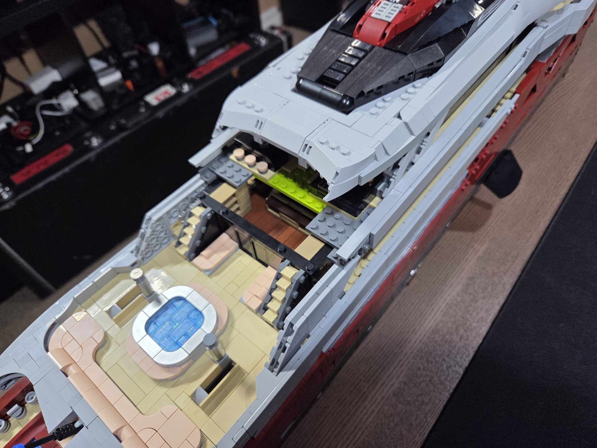 MOC-254412 VELETTA Superyacht Building Blocks | LesDiy